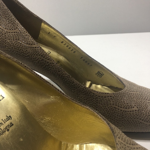 Bruno Magli Classic Suede Leather Heels Size 7 - Picture 5 of 7